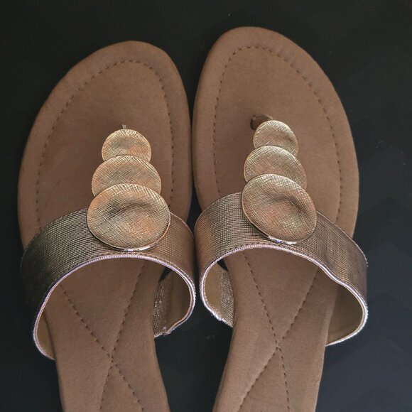 Bundle Deal--both shoes are size 7.5, stylish and in excellent condition - Picture 8 of 11